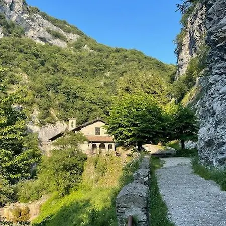 Il Noce بيت للعطل Canzo